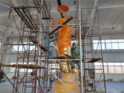 Cách dát vàng lá lên tượng Phật bằng đồng